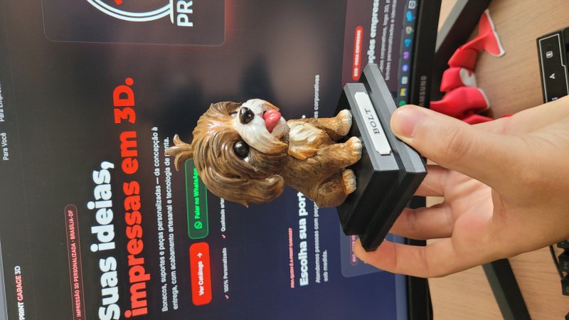 Miniatura 3D do cachorro Bolt, um shih tzu marrom, vista de frente