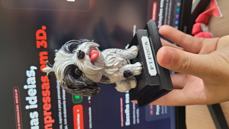 Miniatura 3D da cachorra Pipoca, malhada preto e branco, vista de frente