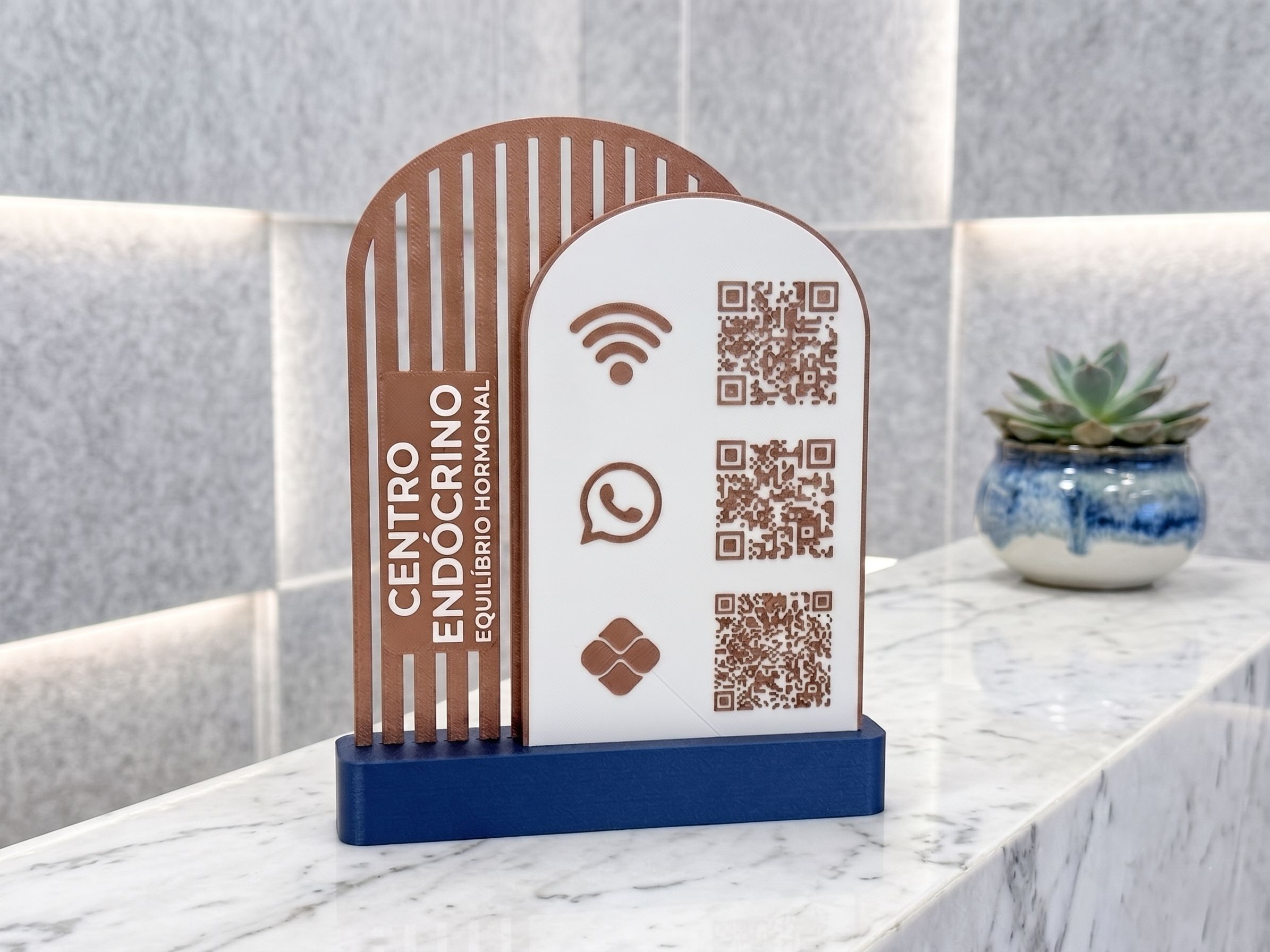 Lista Vertical em Camadas de Códigos QR